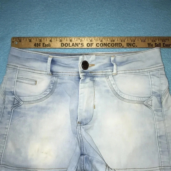 D’LUI distressed shorts from Brazil embroidered embellished back pocket size 10 - Picture 6 of 8